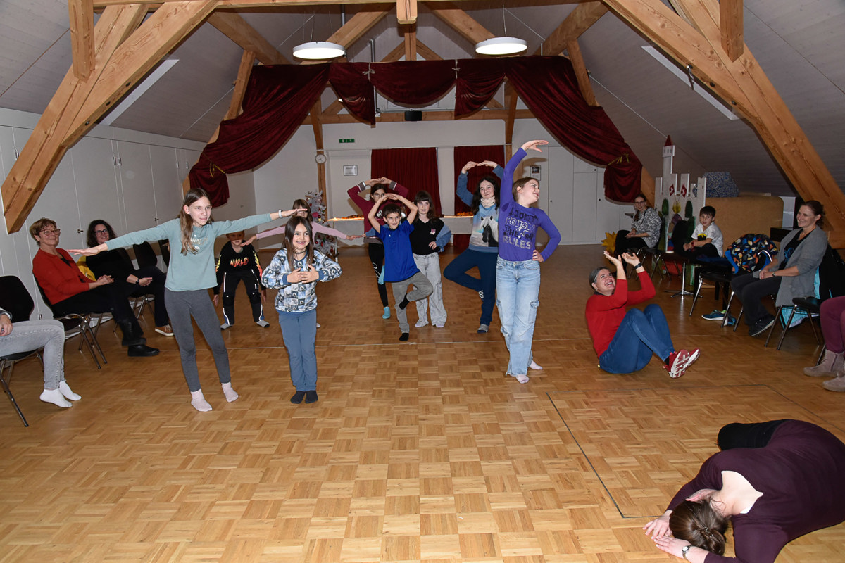 Diese Improvisation im Ballettsaal war nur am Eröffnungsabend des dekorierten Adventsfensters zu erleben.