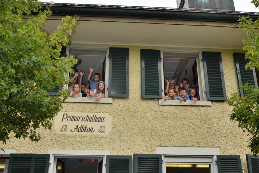 1807_1_adlikon_primarschule_bar1.jpg