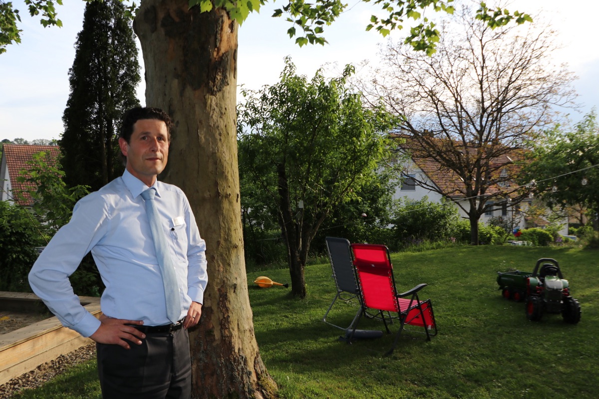 Wegen Corona verbringt der Car- und Linienbuschauffeur Jonas Waldmeier in diesem Frühling mehr Zeit in seinem Garten in Kleinandelfingen.