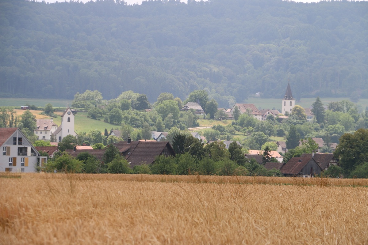 Die Glocken der Kirchen Flaach (l.) und Berg am Irchel (r.) sind nah