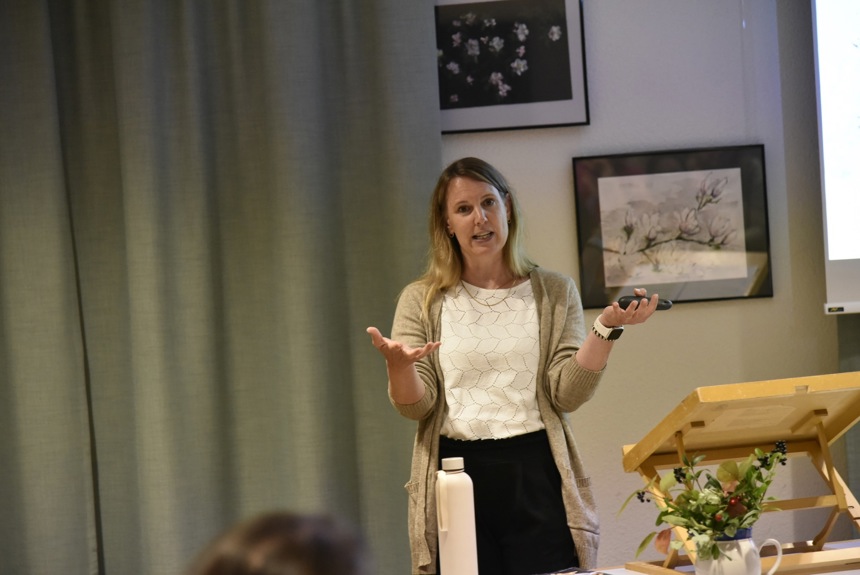 2609 11 Janine Oesch Frauenfreundschaften Cs 24