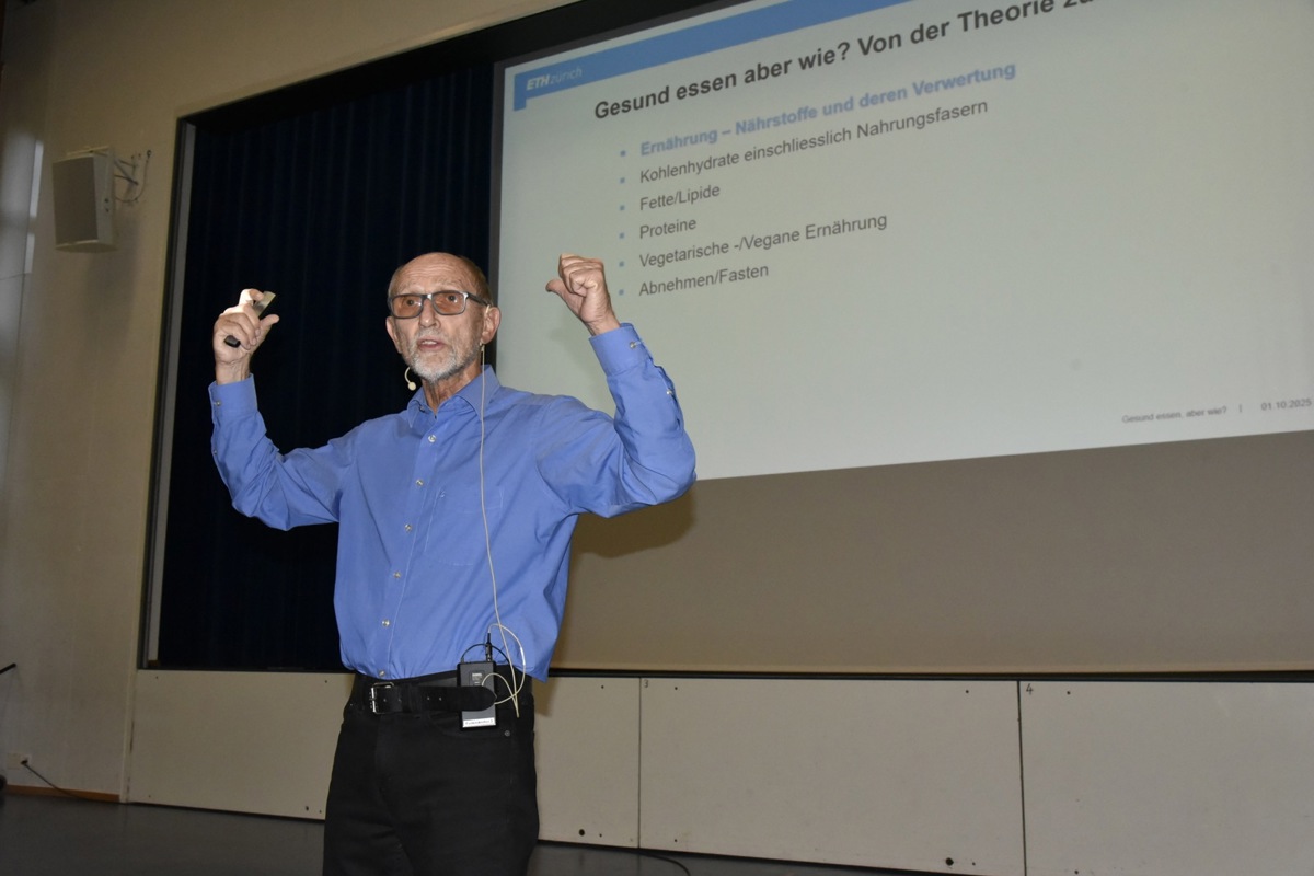 Der pensionierte Professor Wolfgang Langhans plädiert für Ausgewogenheit in der Nahrung.