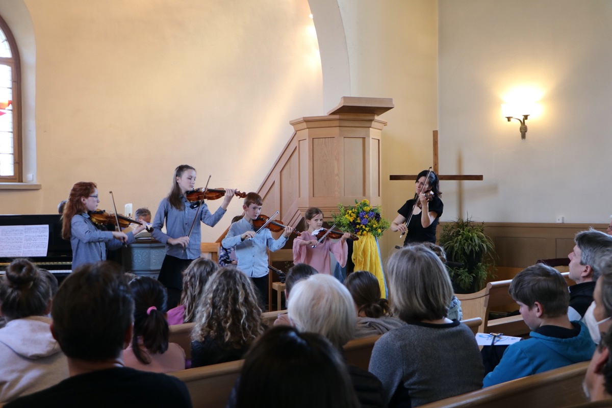 Das Benefizkonzert brachte engagierte Musizierende und ein grosszügiges Publikum zusammen. Im Bild: Das Streichquintett der Familie Ulli.