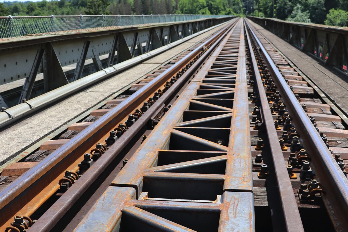 Die Ossinger Brücke wurde verstärkt und kann ab Sonntag wieder normal befahren werden.