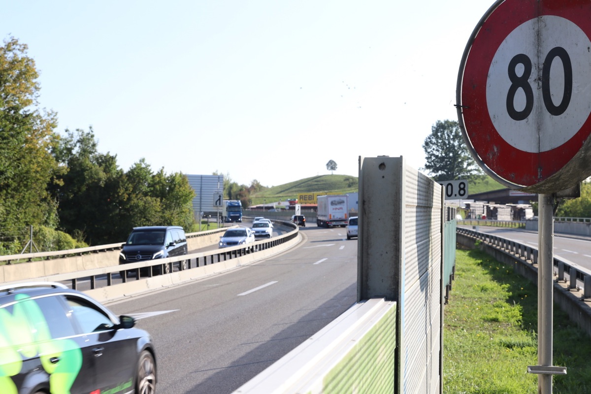 Die A4 zwischen Andelfingen und Winterthur wird bald auf durchgehend vier Spuren ausgebaut.