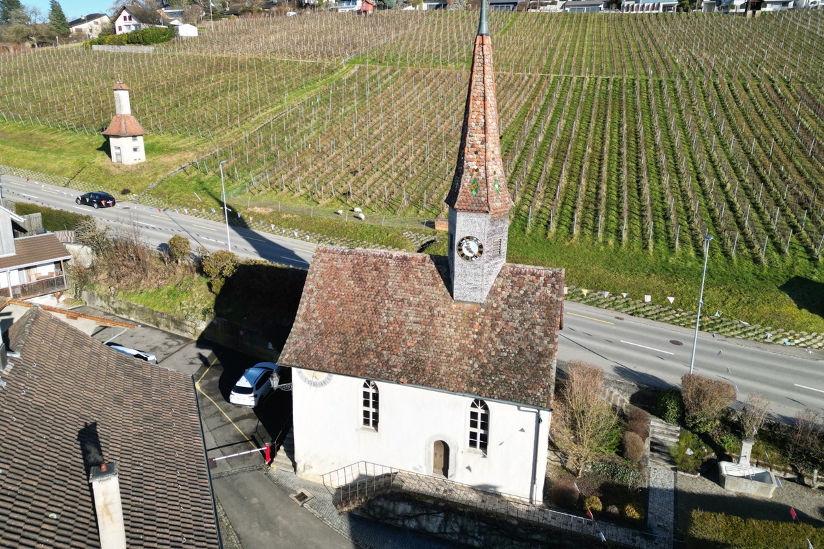 Zwar steht die Kapelle in Uhwiesen seit dem Bau der Landstrasse nicht mehr frei ...