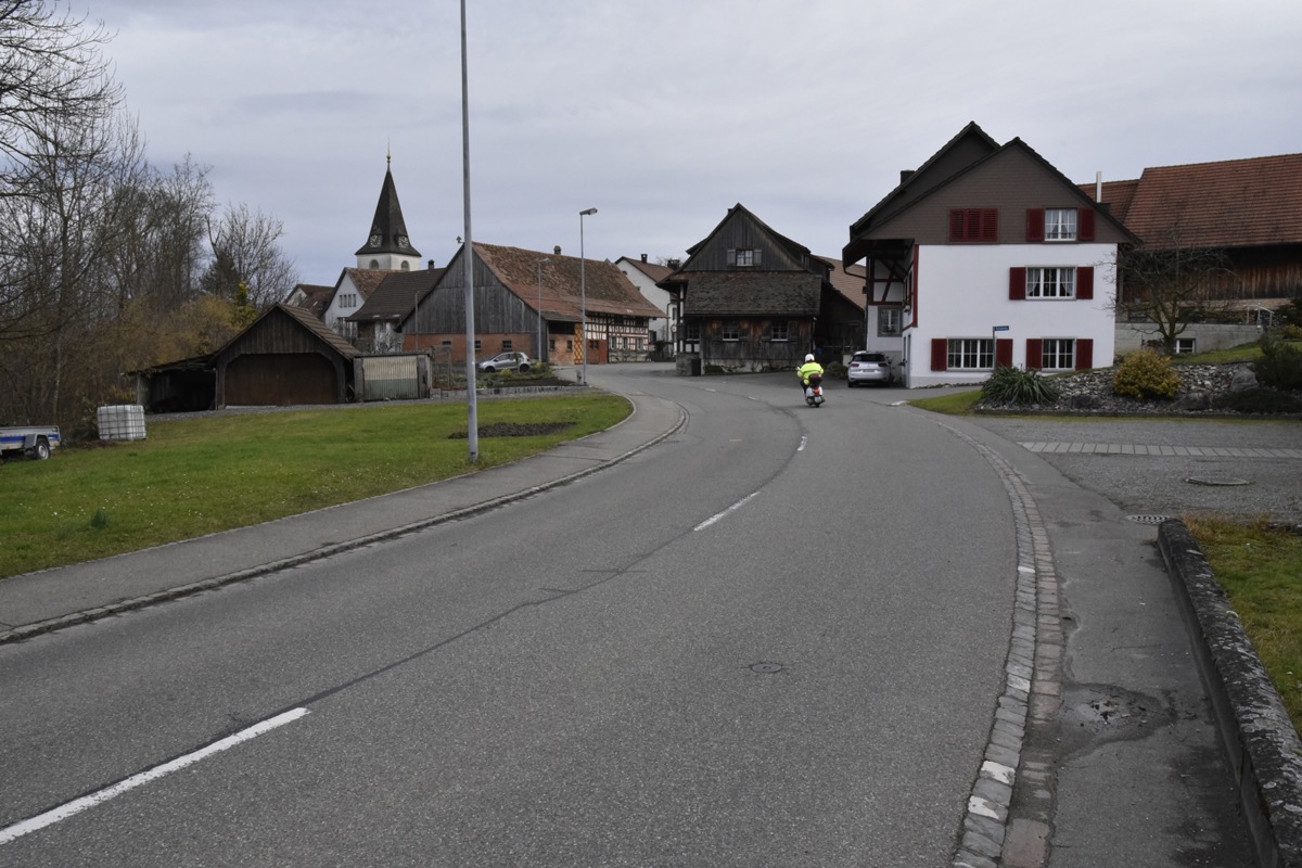 Die Bergemer Dorfstrasse erhält weder eine Tempo-30-Beschilderung noch Fussgängerstreifen.