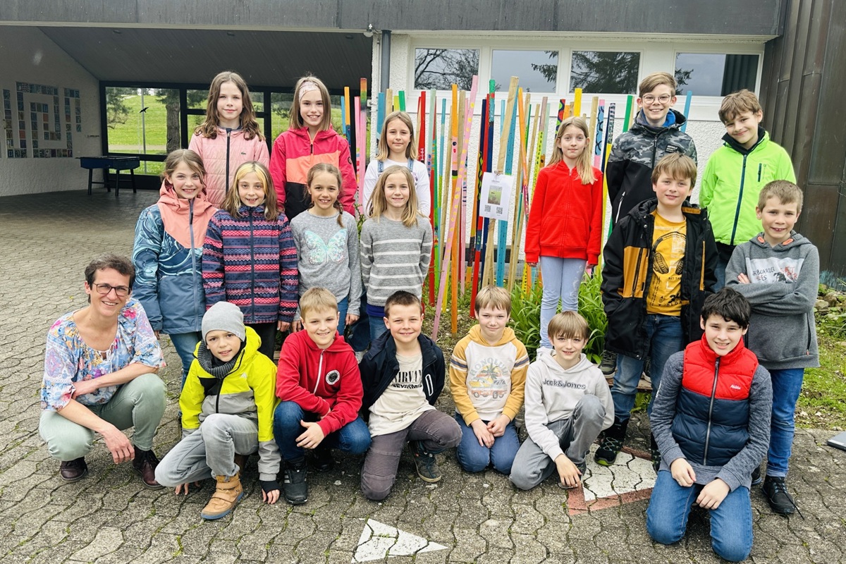 Sie freuen sich auf Neugierige rund ums Schulhaus: die Kinder der Klasse von Vera Balmer (l.).