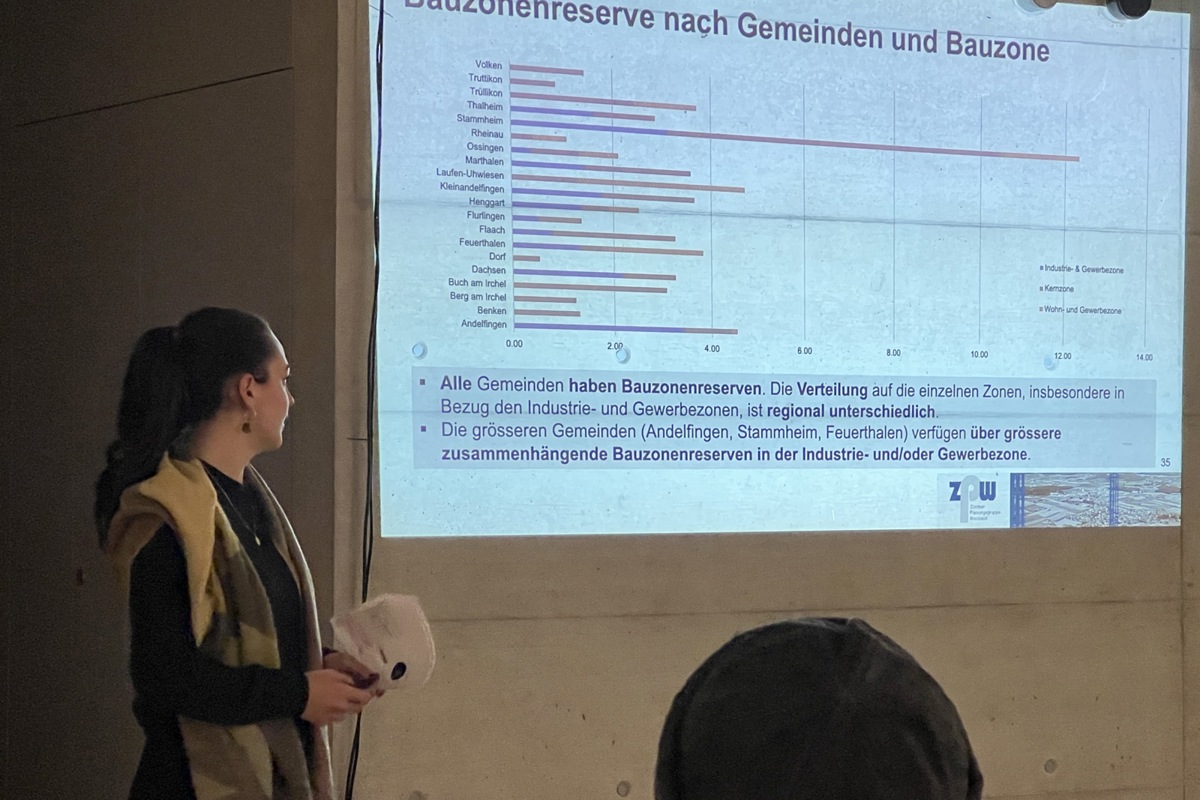 Grössere Gemeinden wie Stammheim verfügten auch über grössere zusammenhängende Bauzonenreserven, zeigte die Planerin der ZPW. Vertreter des Orts äusserten Vorbehalte.