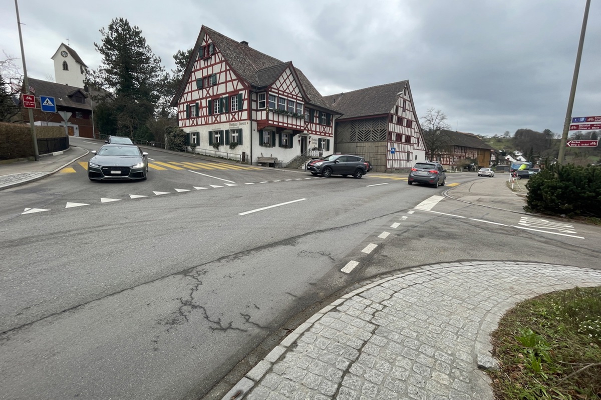 Das Linksabbiegen vom Ortskern von Flaach hinauf nach Berg am Irchel könnte durch die Umfahrung von Eglisau zu Stosszeiten schwierig werden und für Rückstau sorgen.