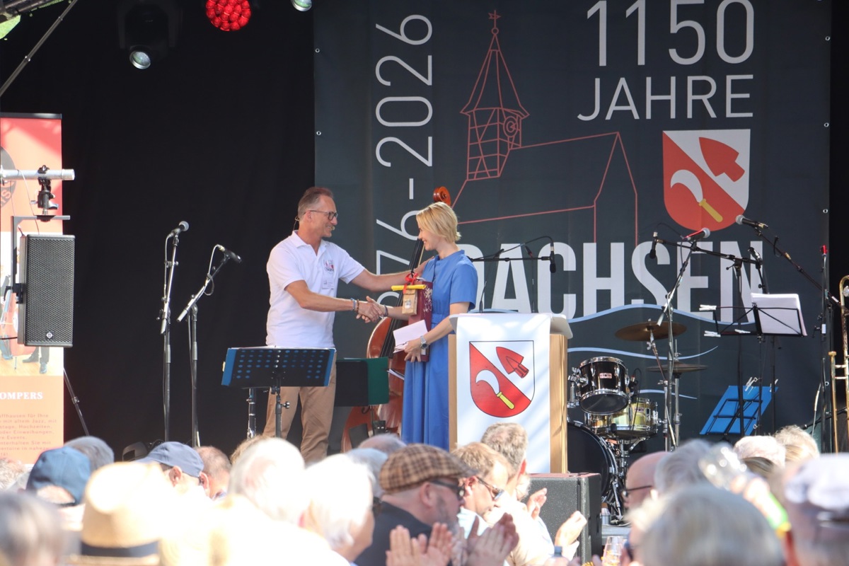 Gemeindepräsident Urs Schweizer und Regierungsrätin Natalie Rickli beim offiziellen Festakt
