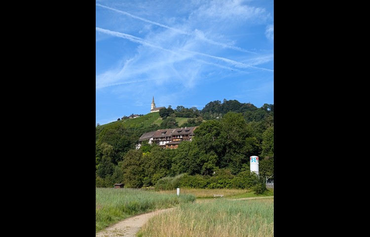 … und die Kirche Buchberg auf dem Hügel über Rüdlingen thronend.