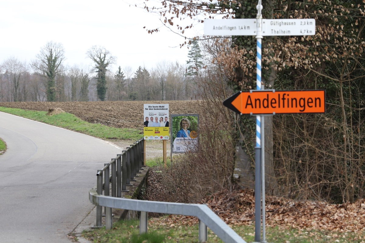 Steht Andelfingen vor einer Richtungswahl? Nicht überall wurden alle Plakate stehen gelassen.