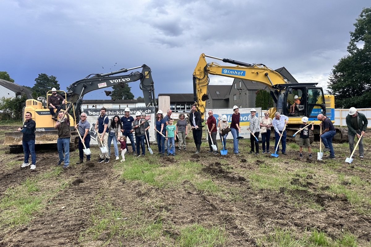 Symbolischer Arbeitsbeginn auf der Baustelle «Struppler» beim Bahnhof Stammheim. 