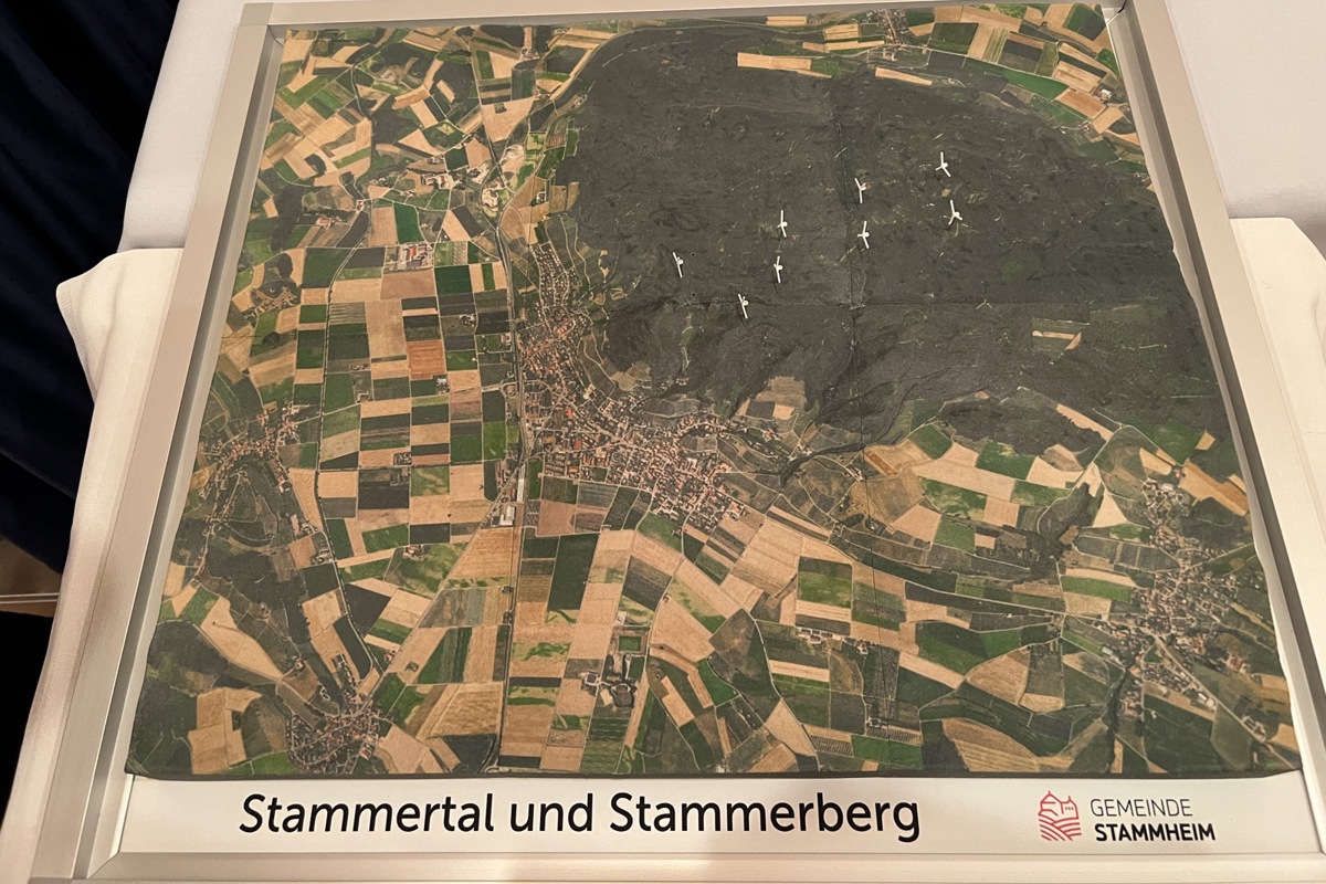 Der Stammerberg, ein Hochplateau: Das Modell mit acht Windrädern war an der Infoveranstaltung ausgestellt.