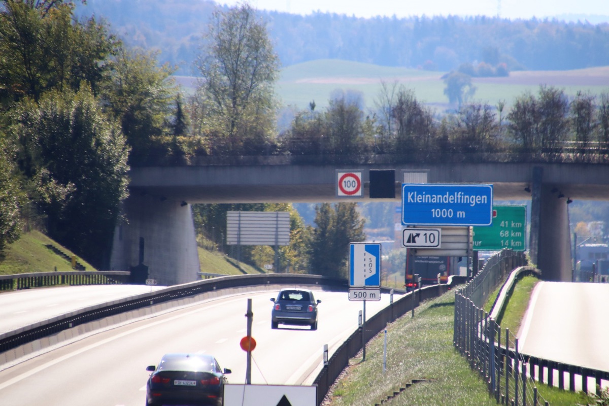 Unter dem Wildübergang Schneiterberg steht immer mal wieder ein Radarkasten.