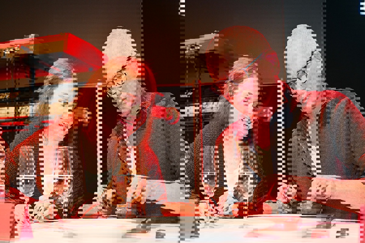 Magali Boos und Albanifest-Chef Heinz Stiefel bildeten an der Wurstprämierung ein Test-Duo.