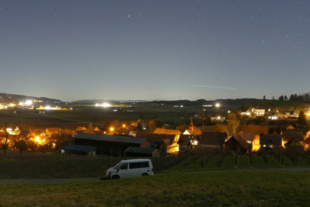 Stammheim bei Nacht: Lukas Schuler lobt die vielen warmen Lichtquellen in der Gemeinde...