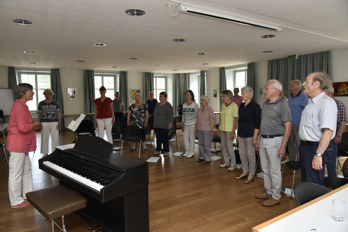 Gemeinsames Singen macht unter der Leitung von Margrit Tenger Freude.