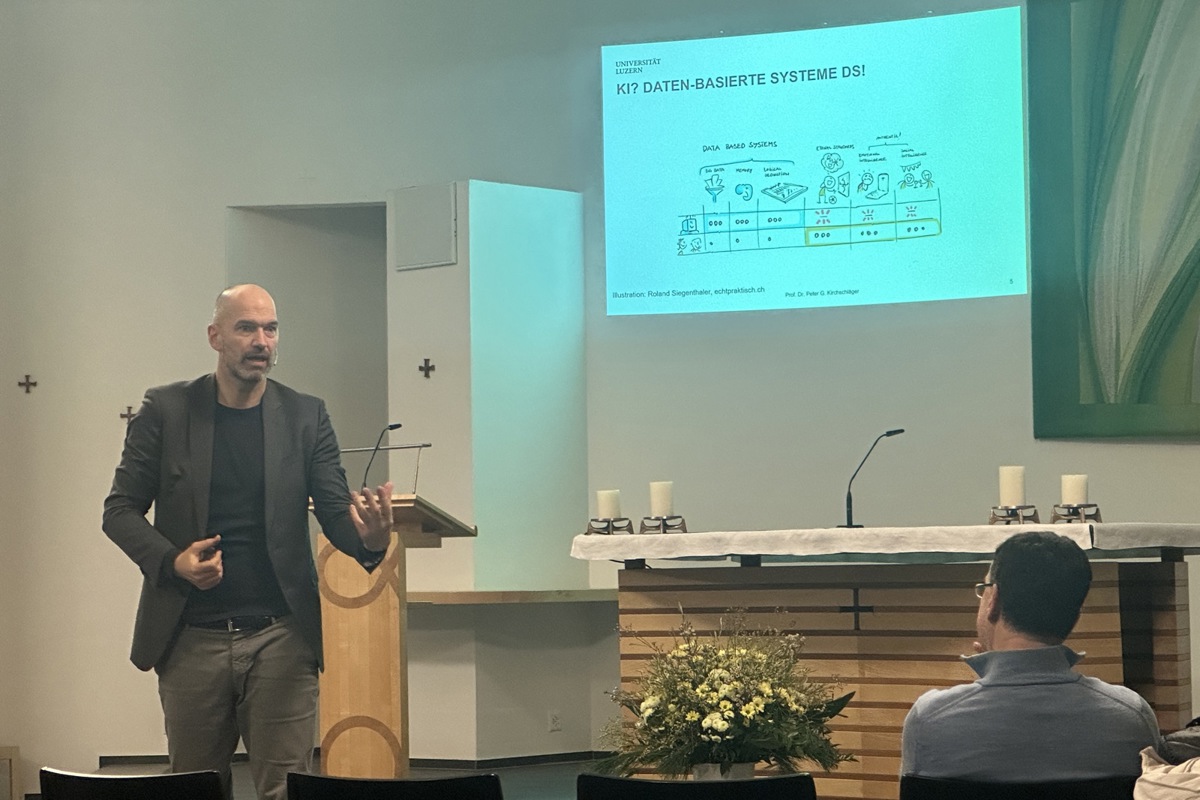 Prof. Dr. Peter G. Kirchschläger war während des Referats voll in seinem Element und wusste das Publikum mit Anekdoten und griffigen Vergleichen zu fesseln. 