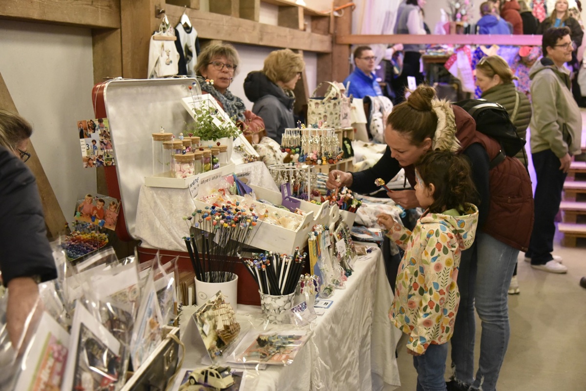 Oft hatten die Besucherinnen und Besucher die Qual der Wahl – viele schöne, selbst gemachte Produkte lockten zum Kauf. 