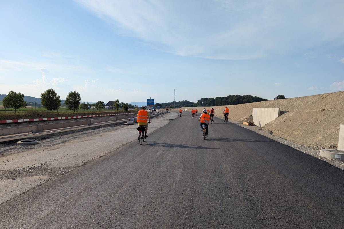 Auf der neuen A4 fährt es sich auch mit dem Velo gut.