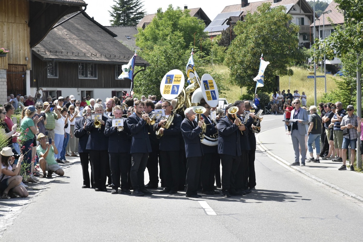 Dem organisierenden Verein des 84. Weinländer Musiktags, dem Musikverein Brass Band Berg am Irchel, gebührte die Ehre, eine Evolution, eine einstudierte Bewegungsabfolge, in den Marsch zu integrieren.