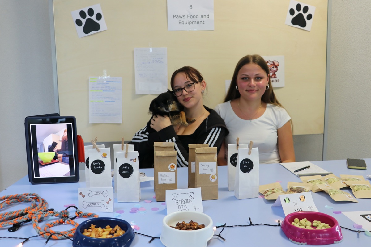 Als Hundebegeisterte stiegen Gina-Lisa Santos und Julia Huggler in die Leckerli-Produktion ein.