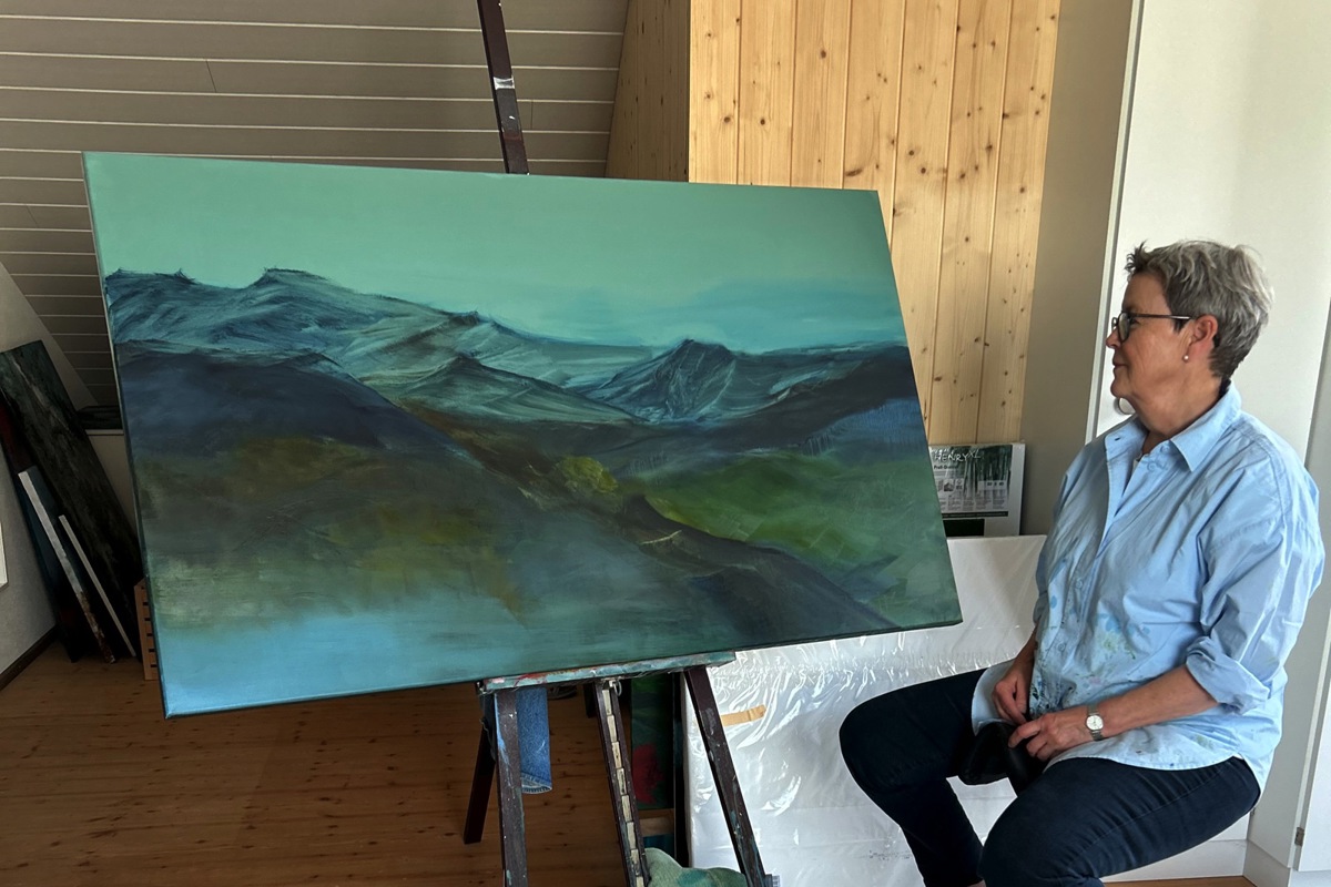 Susanne Dutly Baur eröffnet mit «acqua e terra» eine Ausstellung voller abstrakter Naturimpressionen.