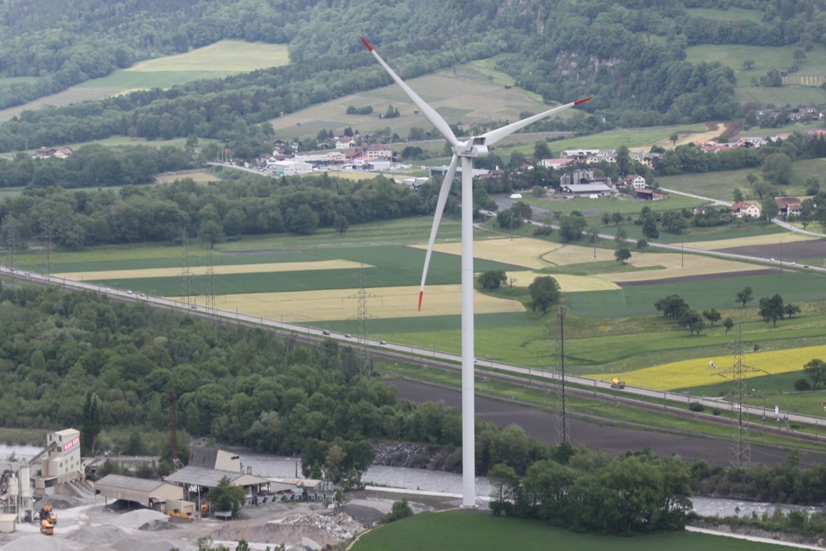 Seit bald zehn Jahren liefert die Anlage Calandawind mit einem Rotordurchmesser von 112 Metern bei Haldenstein nahe der Autobahn A13 Strom