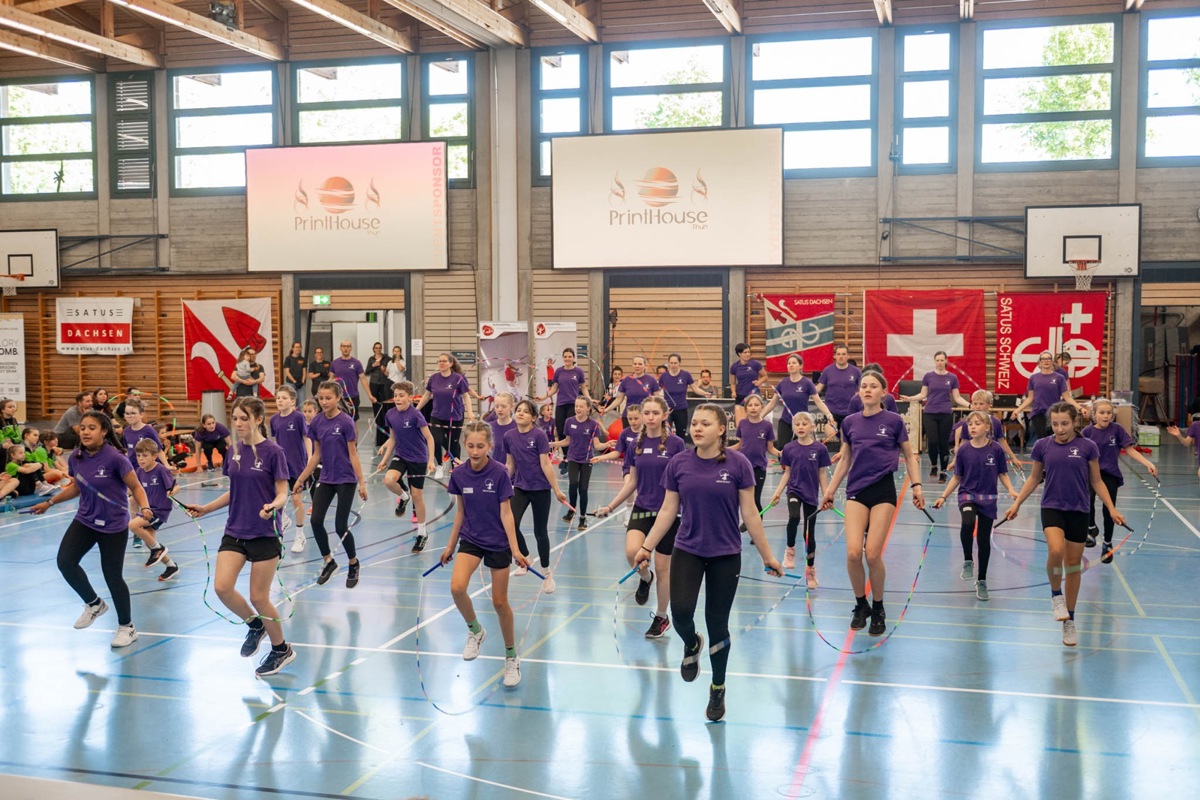 Als Rahmenprogramm zum Wettkampf zeigte die 40-köpfige Dachsemer Delegation eine koordinierte Show.