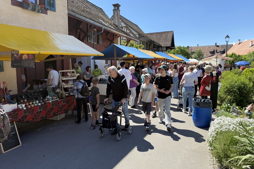 1205 7 Fruehlingsmarkt Leute Cs26
