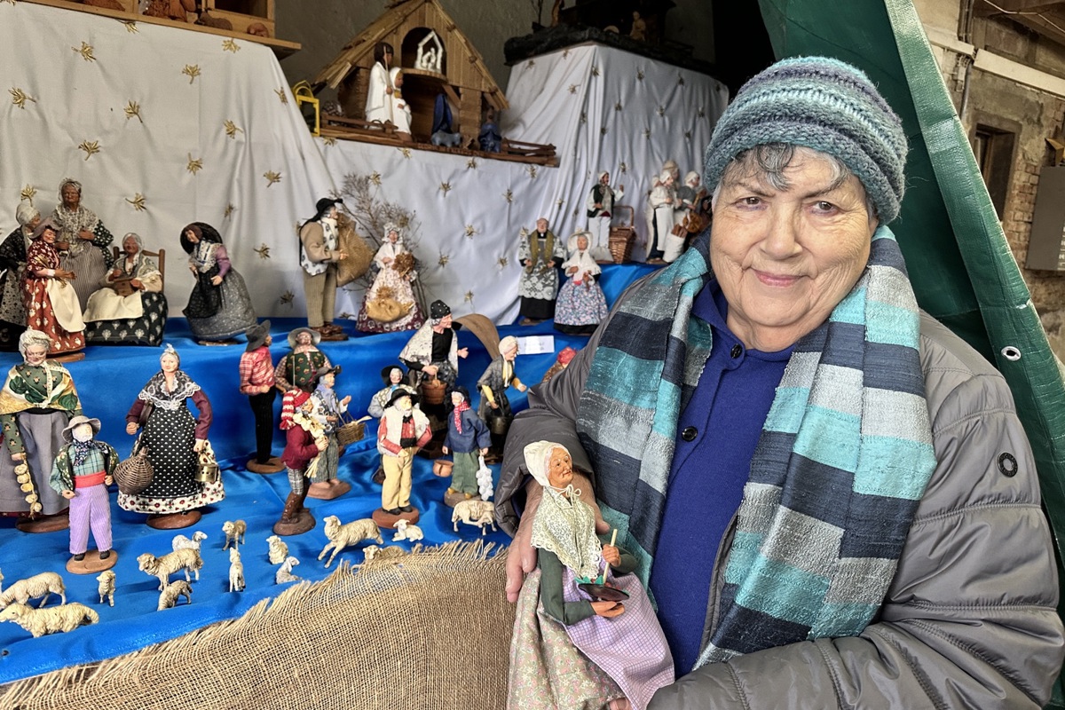 Lydia Flachsmann hat grosse Freude an diesen vielen detailverliebt gestalteten Figuren. Diese Krippenszenerie aus der Provence ist erstmals zu sehen.