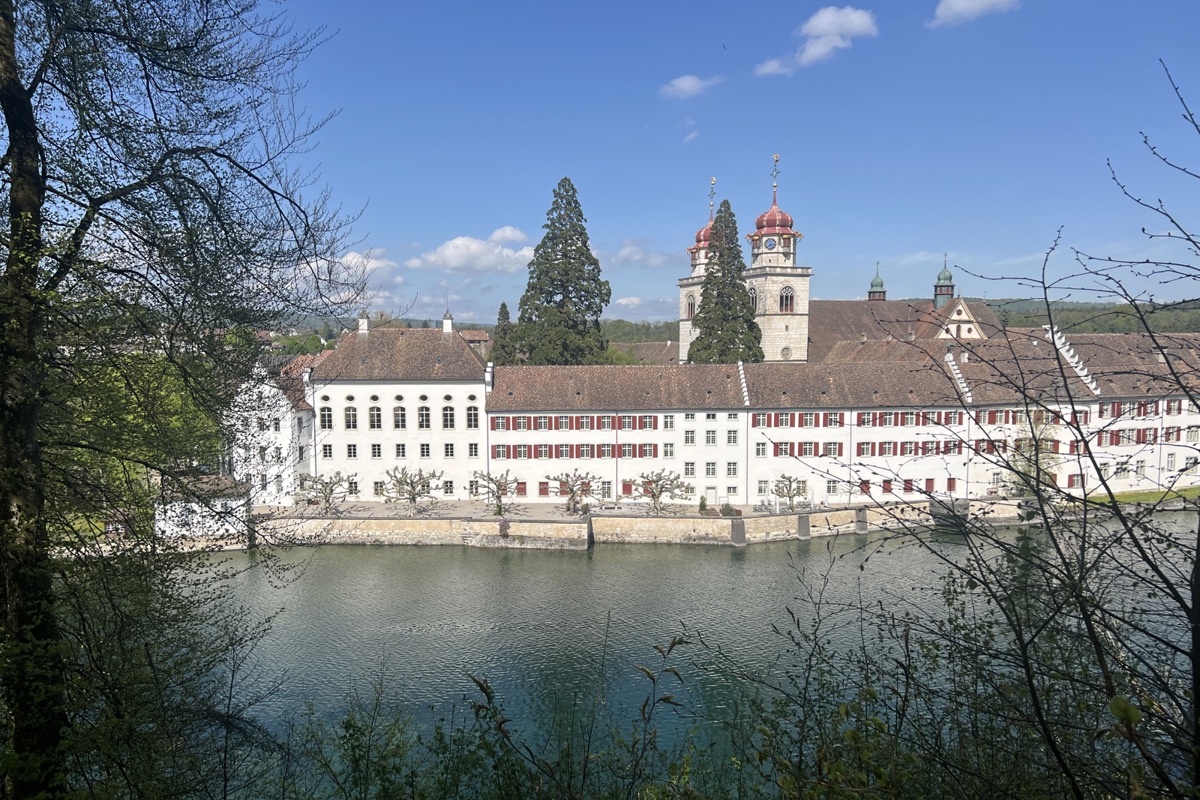 Das Interesse ist vorhanden, dass auf der Terrasse unter den Platanen wieder gewirtet wird.