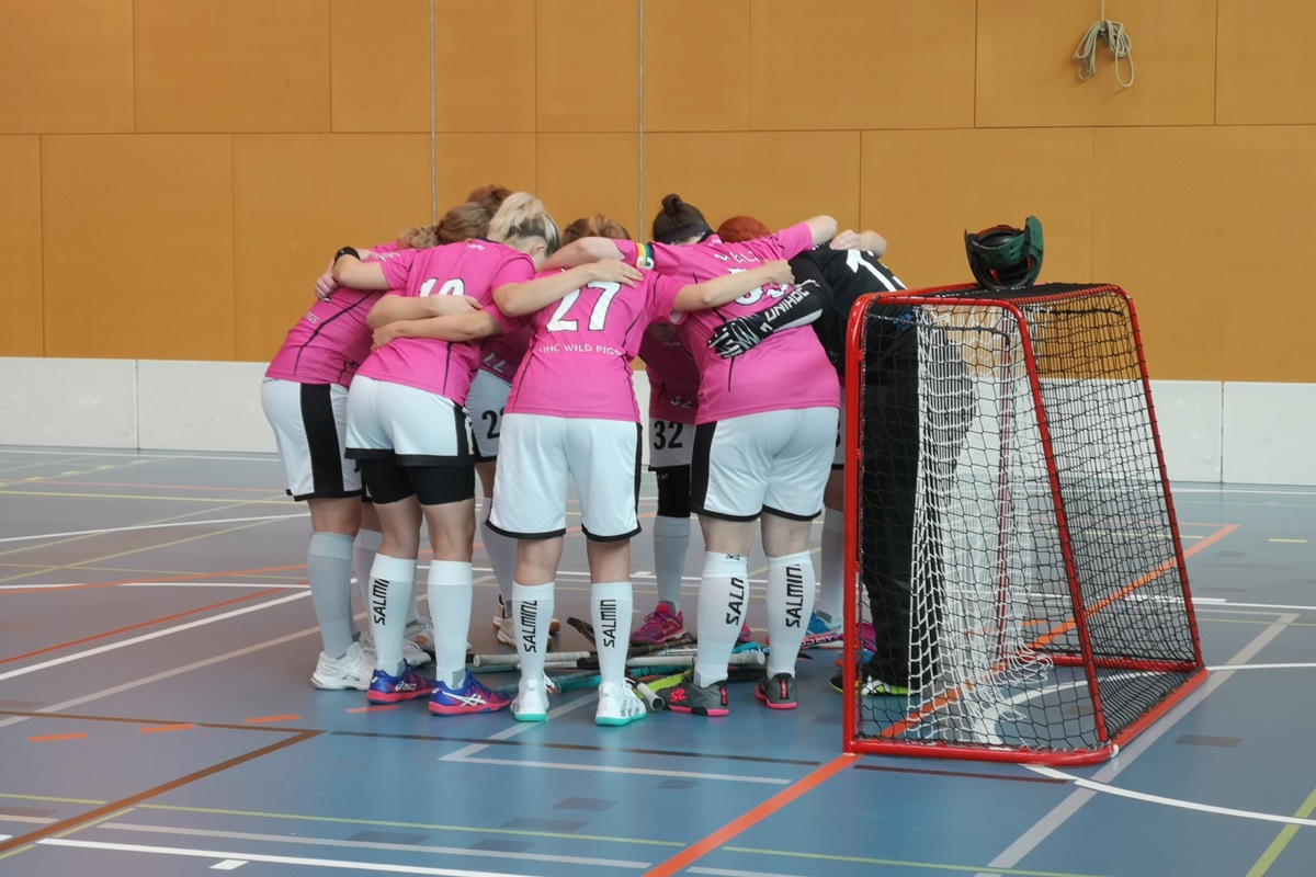 Die Damenequipe des UHC Wild Pigs aus Andelfingen steckt in der 2. Liga mitten im Kampf um den Klassenerhalt.