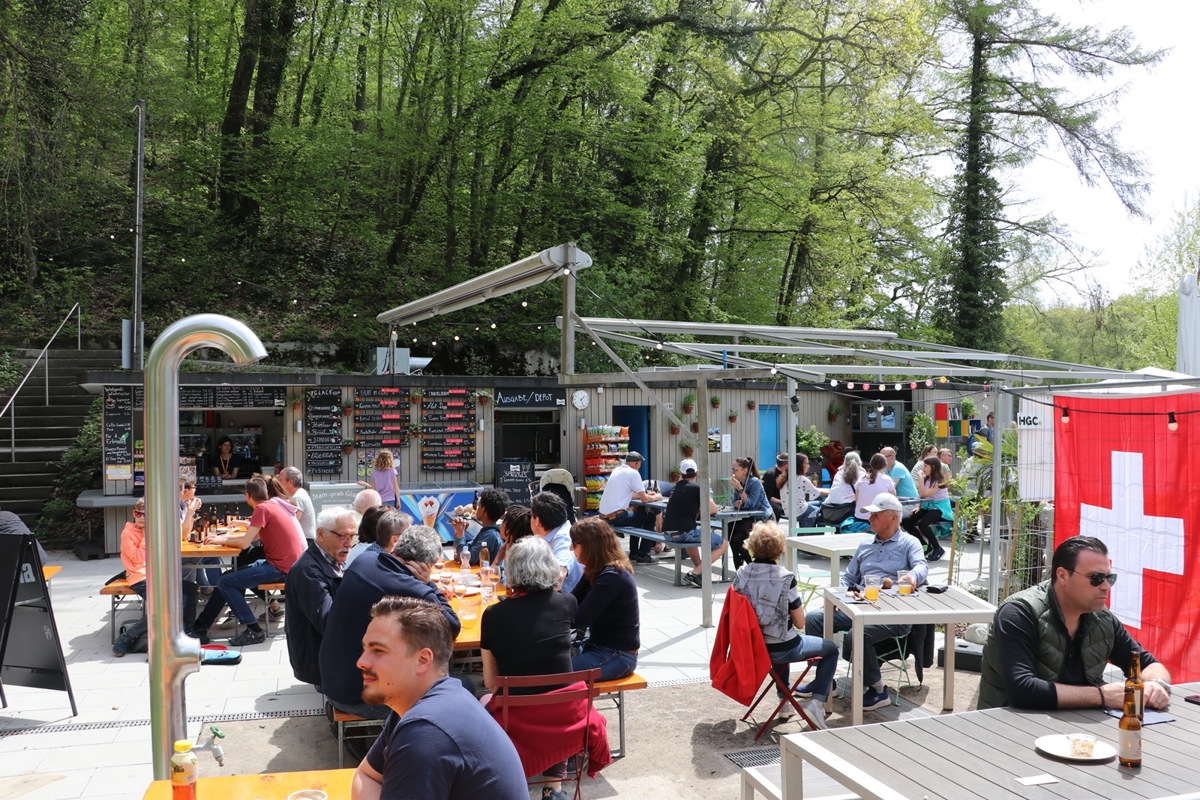 Die Badi Bachdelle feierte ihre Kioskeröffnung bei schönstem Sonnenschein. Gebadet werden kann dann ab dem 15. Mai.