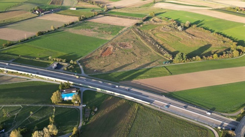 Das Oerlingerried Wurde Vor 100 Jahren Trockengelegt. Umstritten Ist Der Umgang Auf Den Oberen Fläche Zwischen Bach Und Flurweg2