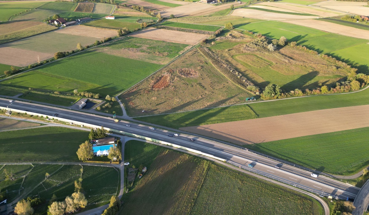 Das Oerlingerried Wurde Vor 100 Jahren Trockengelegt. Umstritten Ist Der Umgang Auf Den Oberen Fläche Zwischen Bach Und Flurweg2
