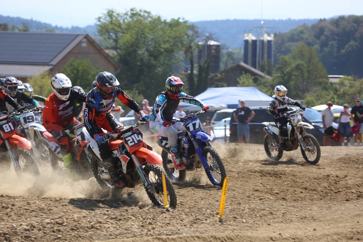 Rund 90 Teilnehmende diverser Niveaus gingen bei der Neuauflage des MX Weinland in Dägerlen an den Start.