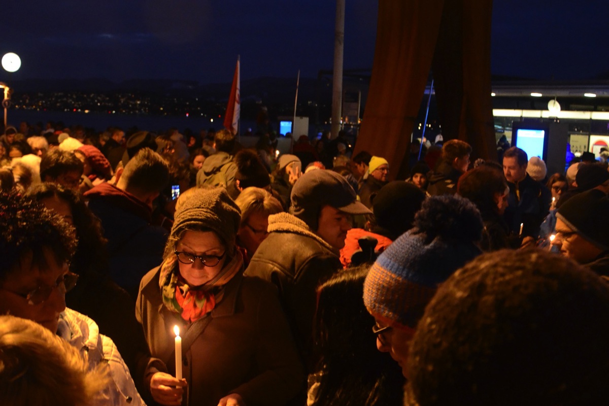 Das Friedenslicht für Zürich wird jedes Jahr vor Weihnachten am Bürkliplatz empfangen und weitergegeben.