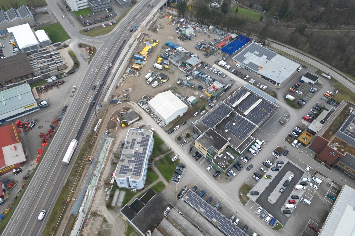 Die Andelfinger Industriezone, aufgenommen im Dezember 2025, weist bereits heute kaum Grünflächen auf. Künftig sind dort gar keine mehr vorgeschrieben.