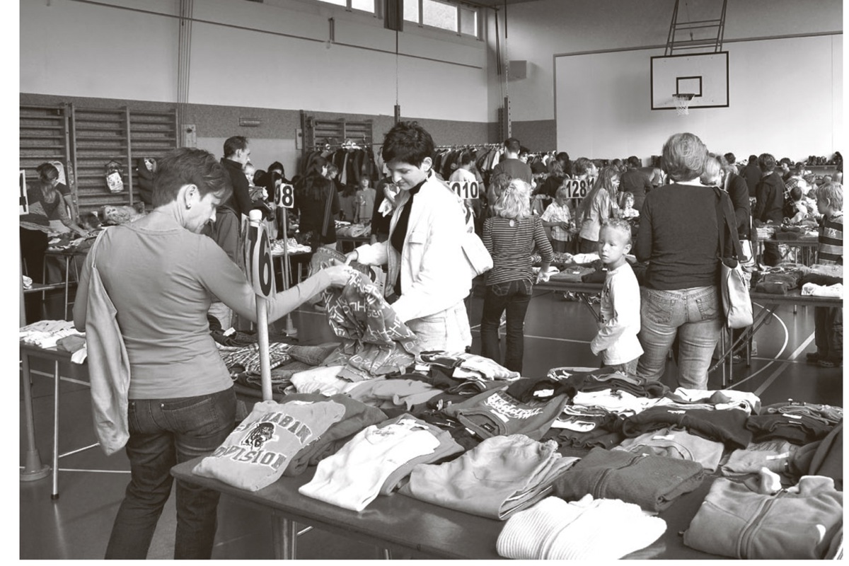 Das AZ-Archivbild beweist es: Schon 2011 war die Kindersachenbörse im Stammertal ein Renner. Nun lancieren vier Frauen das gleiche Angebot für Damen- und hoffentlich auch viel Herrenmode. 