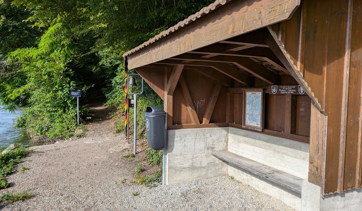 33_ich-kuerze-meine-tour-aber-nicht-ab-sondern-fahre-weiter-mein-weg-fuehrt-an-der-anlegestelle-vorbei-wieder-den-berg-hoch.jpg