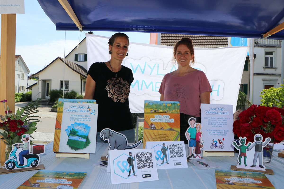 Moni Schmid (links) und Katrin Germann sind mitten in der Produktion ihres zweiten Weinländer Wimmelbuchs.