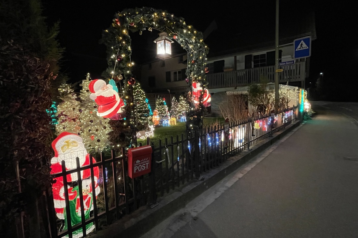 Das Winter-Wunderland des Ehepaars Fischer ist in Dorf zu finden.