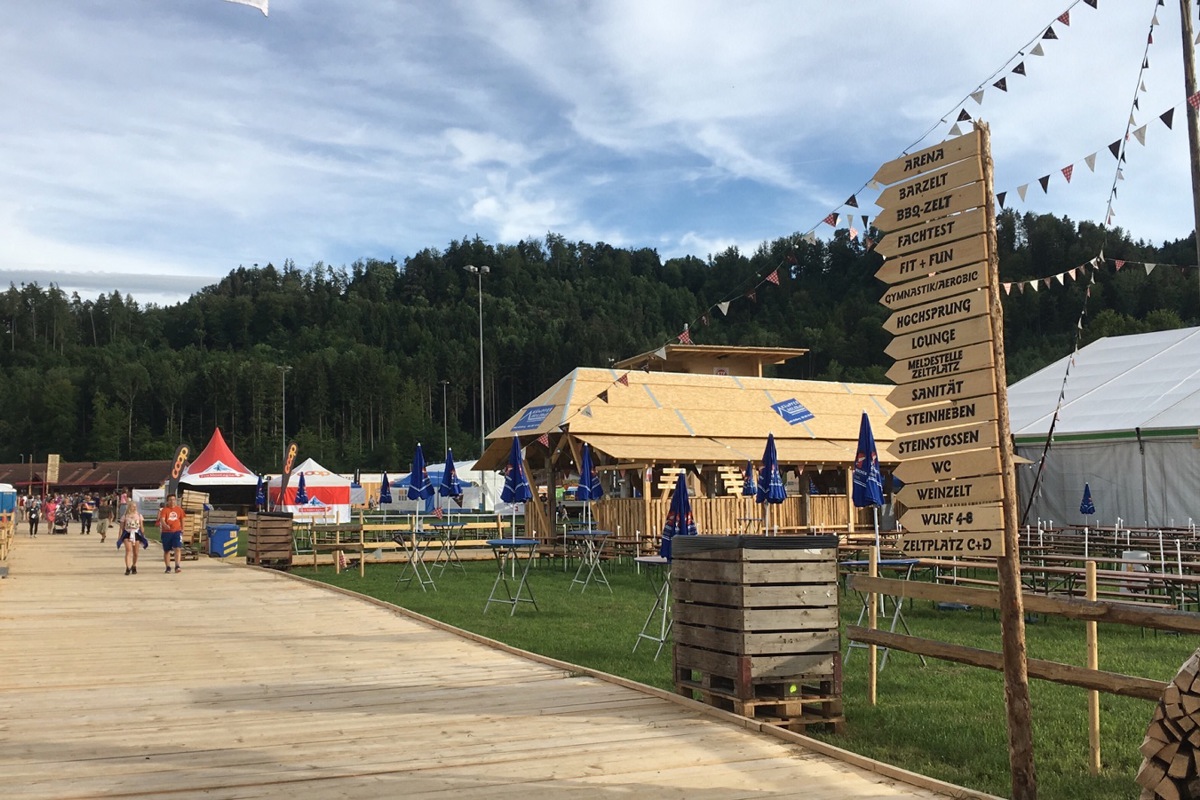 Vom Barzelt bis zum Zeltplatz – Wegweiser zeigten den Besuchern am letzten KTF 2017 in Rikon den Weg.