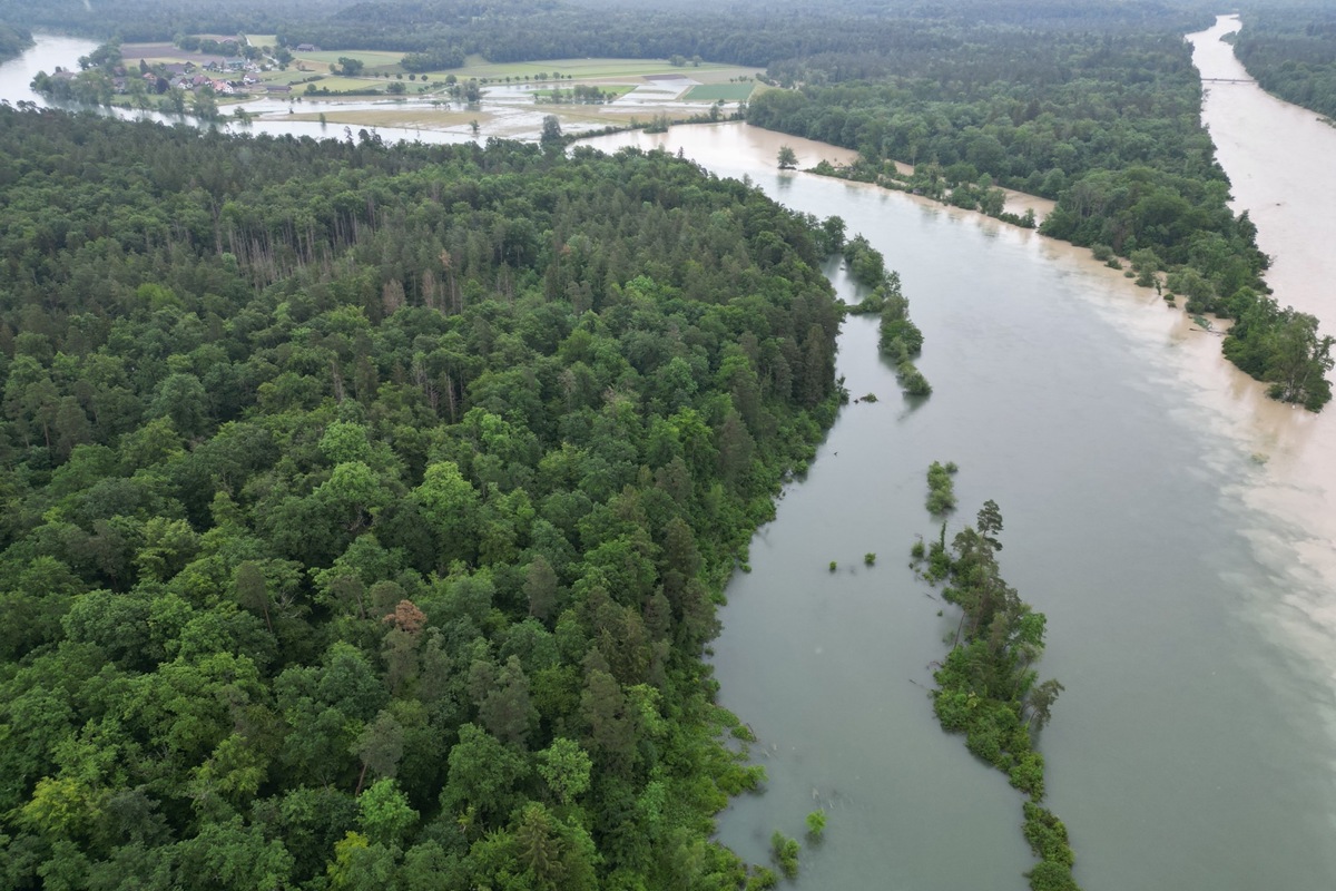 Viel Niederschlag führte zu viel Wasser in den Flüssen. Thur und Rhein traten an verschiedenen Stellen über die Ufer.