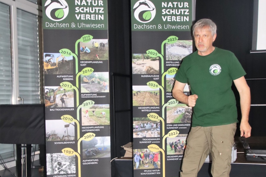 0804 3 Dachsen GV Naturschutzverein 2026 Baach Mit Infofahnen1