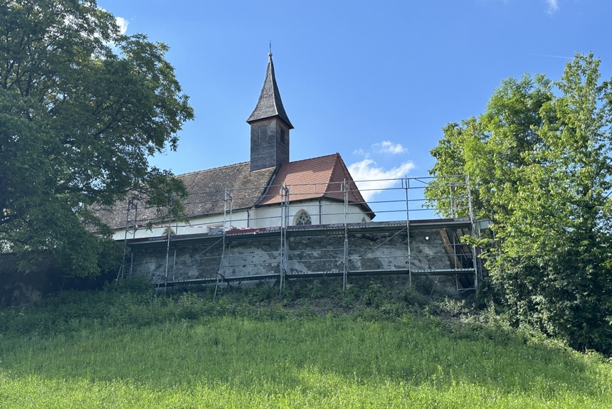 1806_4_friedhofmauer_totale_sm12.jpg