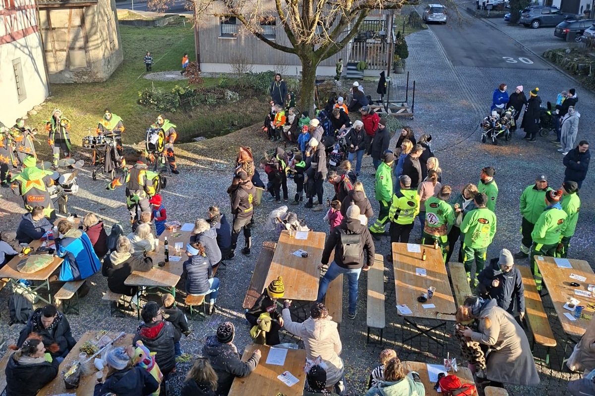 Ein Beginn nach Mass: Fasnacht in Neunforn mit Guggen, Wagen und selber gemachten Kostümen.